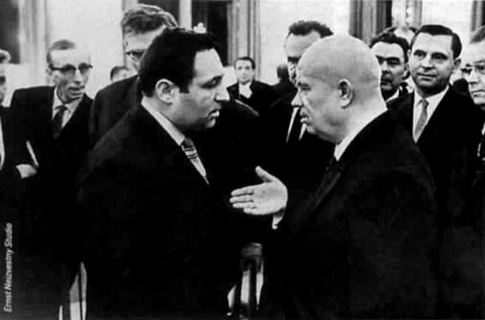Ņeizvestnijs un Hruščovs sarunājas manēžā. 1962. gads. Foto: Ernst Neizvestny Studio