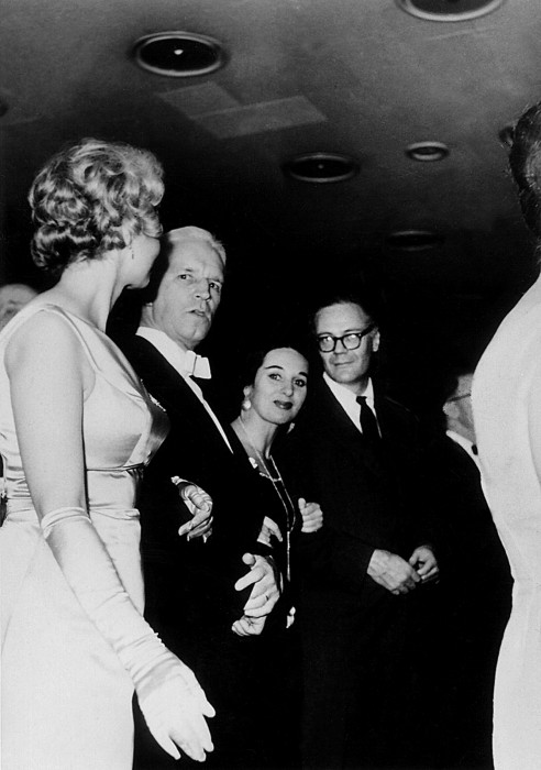 Louels un Vētra (no labās) latviešu Preses ballē Ņujorkā 60.gadu vidū