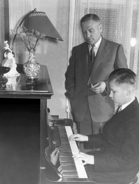 Vilis Lācis ar jaunāko dēlu Juri (Foto no Ilgoņa Bērsona arhīva)