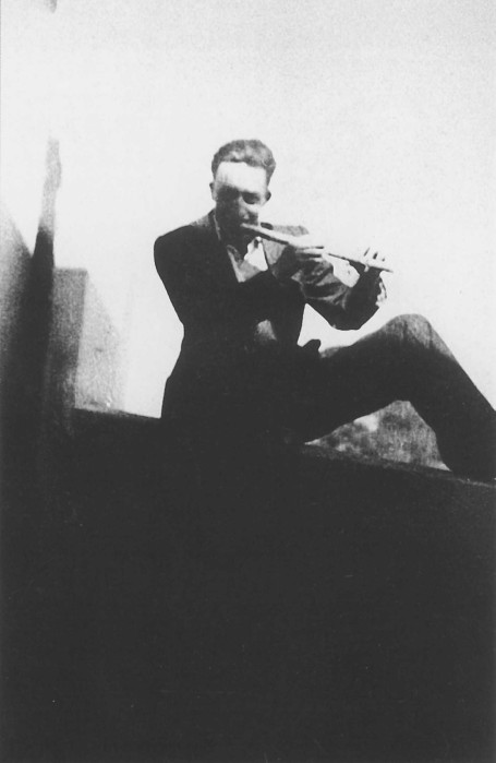 Albērs Kamī Alžīrā 20.gs. 30. gados (Foto no Katrīnas un Žana Kamī privātās kolekcijas grāmatā Albert Camus)