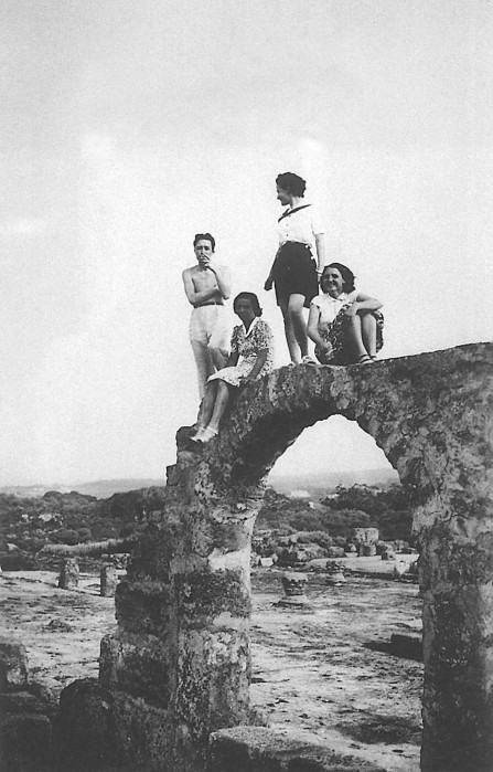 Tipāzā 1935. gadā (Foto no Katrīnas un Žana Kamī privātās kolekcijas grāmatā Albert Camus)