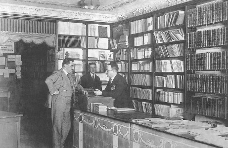 Krievu grāmatu veikals Berlīnē, 1924. gads (Foto: Ullstein Bild, Berlin)
